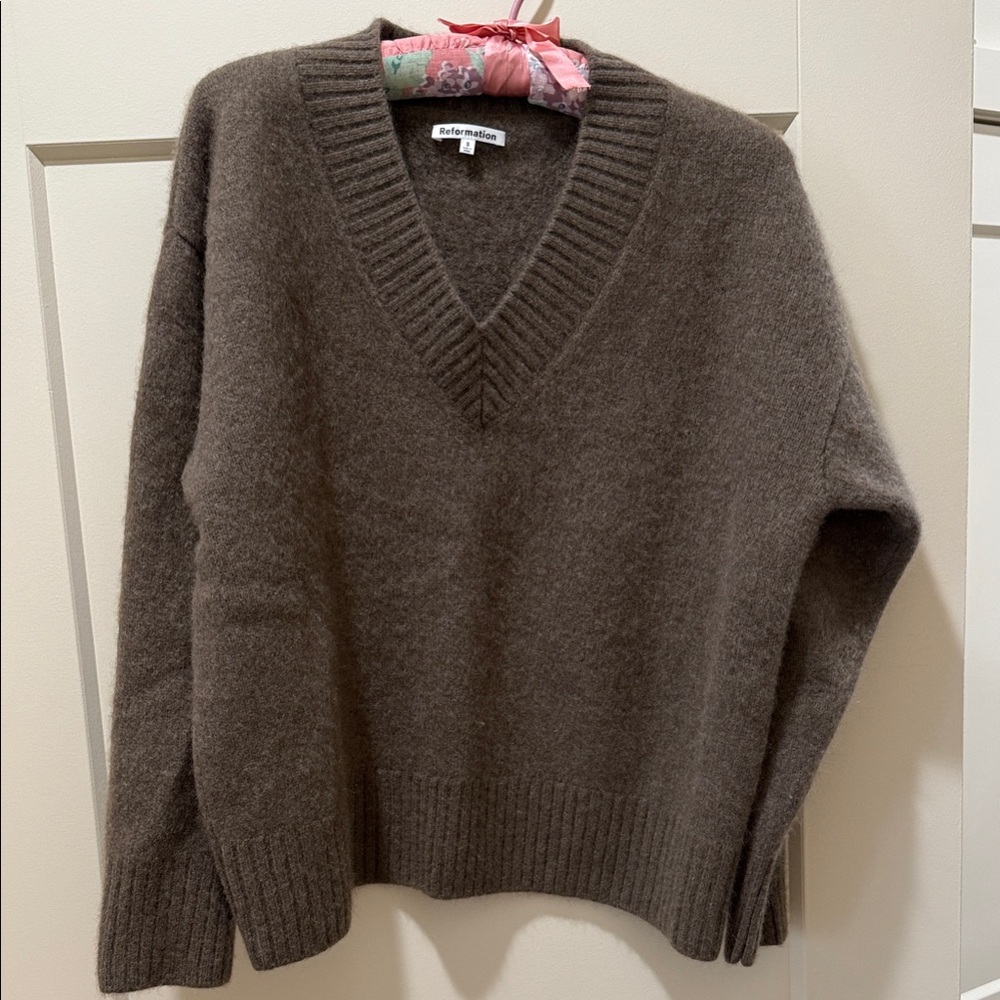 Reformation Chocolate V-Neck Pullover - color: daschund